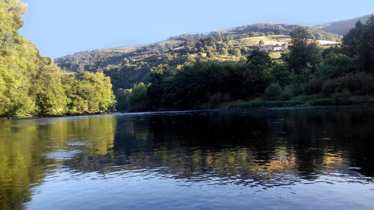 L'Oustalou - Gite Entre Lot Et Truyere Lägenhet Entraygues-sur-Truyère Exteriör bild